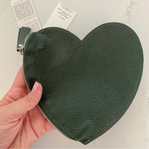 NWT Italian Leather Heart Shaped Hunter Green Zippered Pouch - Picture 6 of 13